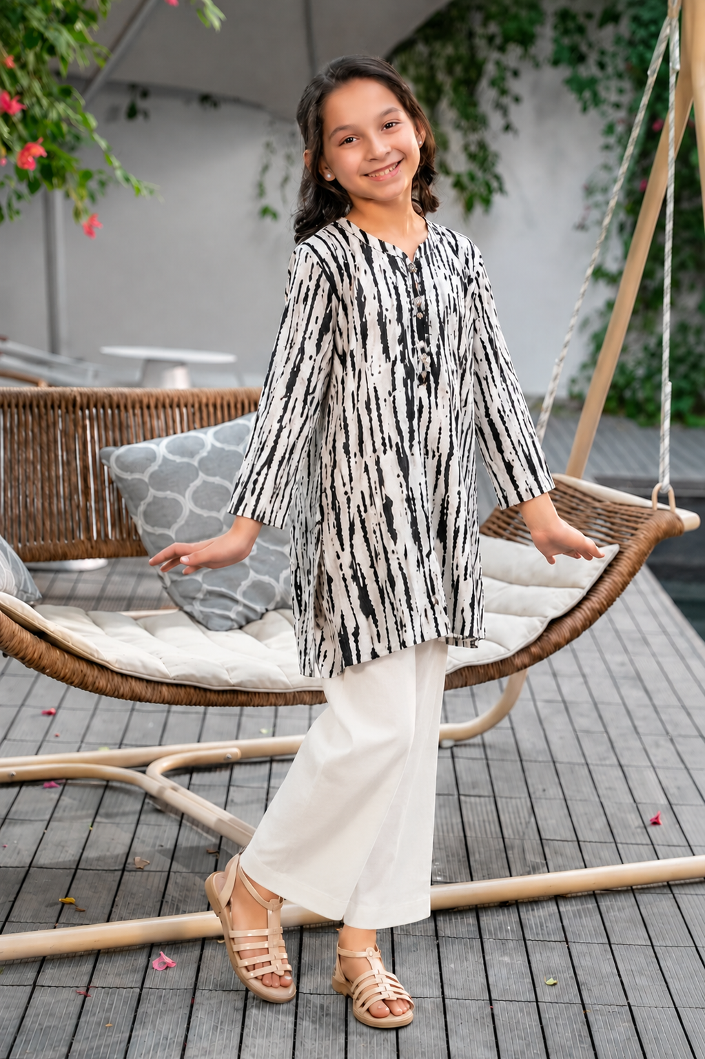 PyariPoshak Girls Exclusive Printed 2 Piece Suit – Modern Classic Look